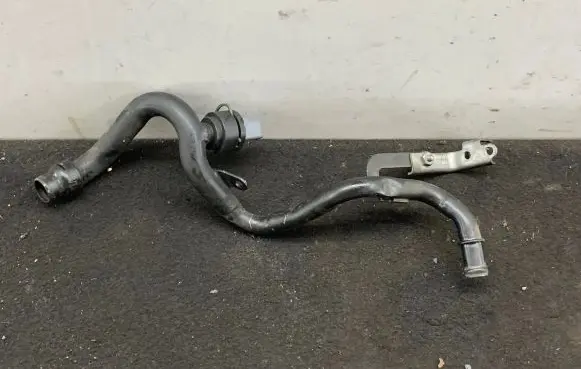 Audi Q7 4L Engine coolant pipe/hose 059121065AK
