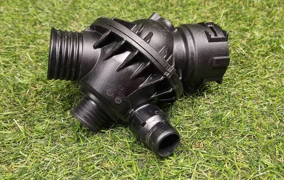 Thermostat/thermostat housing