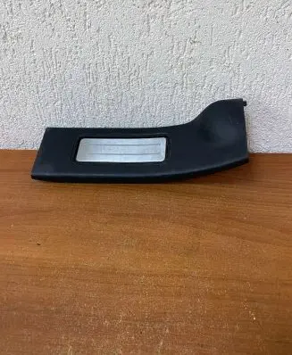 Land Rover Discovery 5 Rear sill trim cover HY3213245BB8
