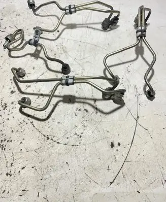 Fuel injector supply line/pipe