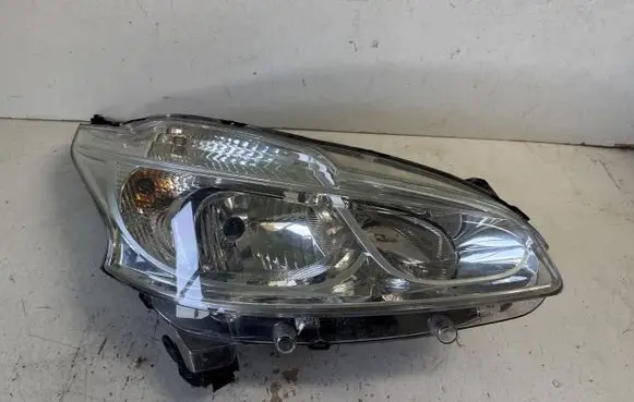 Peugeot 208 Headlight/headlamp