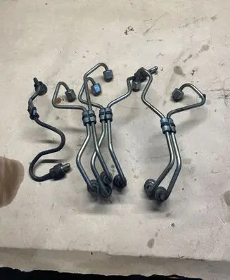 Volvo V40 Fuel injector supply line/pipe 