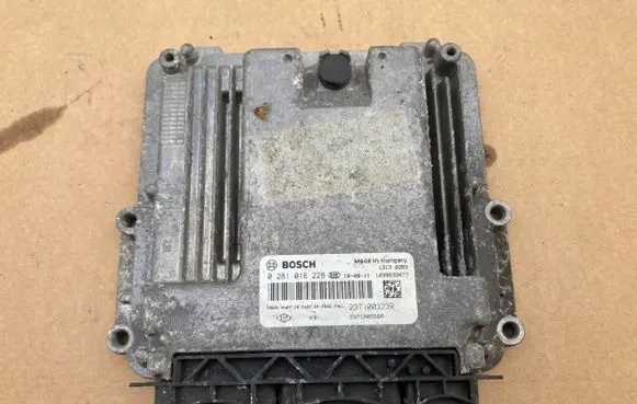 Renault Scenic III - Grand scenic III Engine control unit/module 237100323R