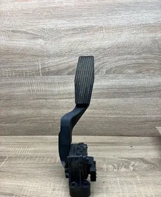 Opel Zafira B Accelerator throttle pedal 01094603