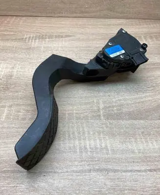 Volkswagen PASSAT B5.5 Accelerator throttle pedal 8D1723523N 6PV008376