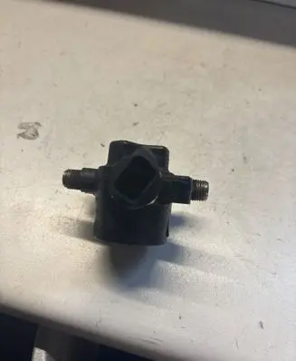 Ford Focus Fuel main line pipe R9144Z020C