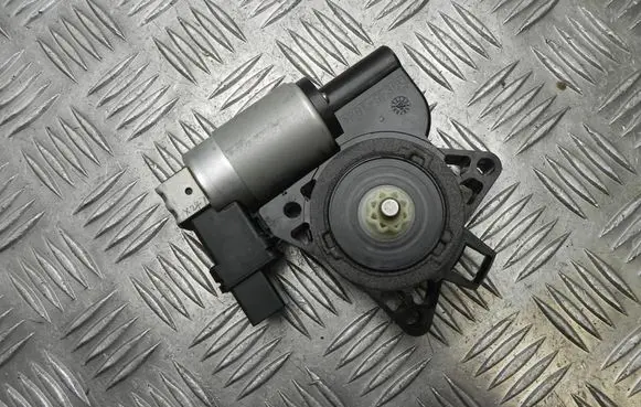 Mazda 6 Front door window regulator motor GJ6A5858X Z1177
