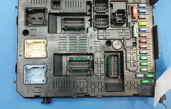 Peugeot 407 Fuse module 966405888002