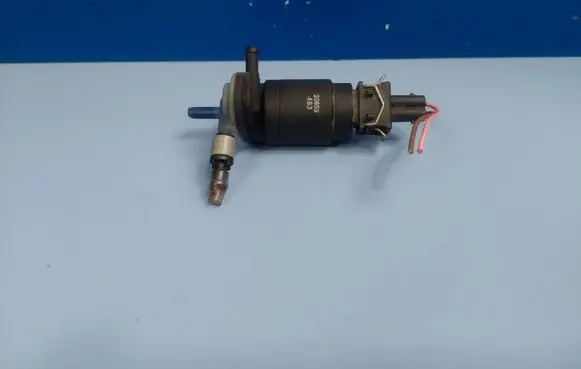 Mercedes-Benz A W168 Windscreen/windshield washer pump A2108691021 1H6955651 357972752