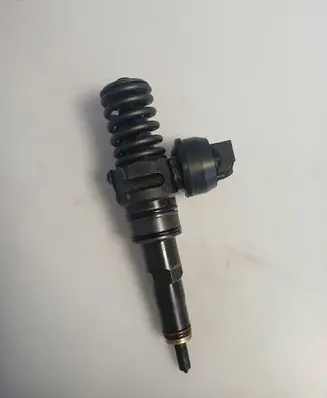 Volkswagen Golf V Fuel injector 038130073AG 0414720215