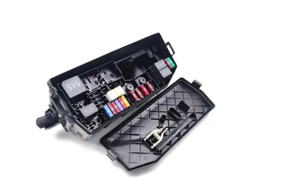 Volkswagen Polo VI Fuse box set 2Q0937132A