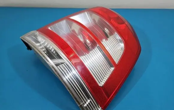 Opel Zafira B Rear/tail lights 13305775 IMPRK1549865
