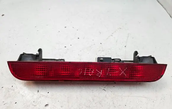 Nissan X-Trail T30 Third/center stoplight P1842