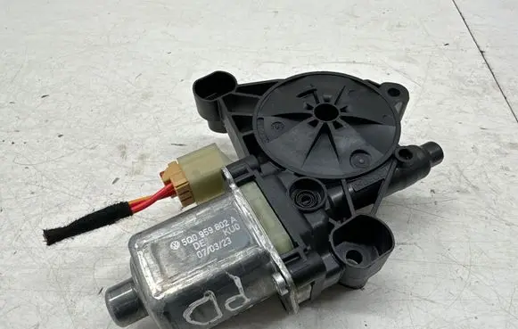 Skoda Octavia Mk4 Front door window regulator motor 5Q0959802A