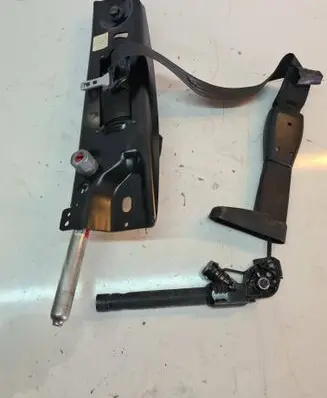 Volvo V70 Front seatbelt 39865061