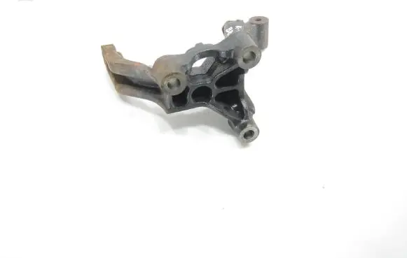 Volkswagen PASSAT B8 Engine mounting bracket 04L425