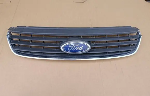 Ford Focus C-MAX Front bumper upper radiator grill 7M51R8138A
