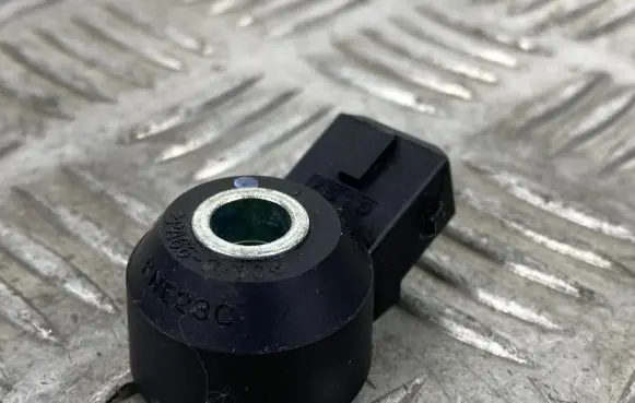 Jeep Grand Cherokee Detonation knock sensor 05033316AB
