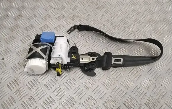 Volkswagen Golf VII Front seatbelt 5G4857706M