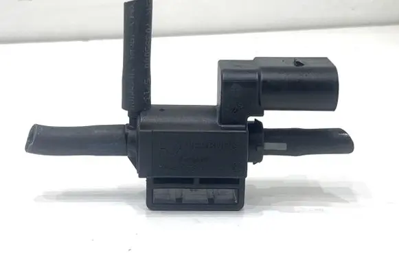 Seat Leon (5F) Fuel pressure regulator 06H906283B
