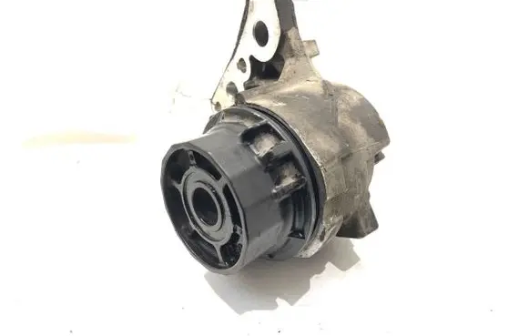 Toyota Avensis T270 Oil filter mounting bracket