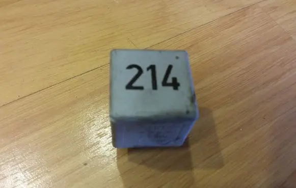Volkswagen PASSAT B5 Other relay 443951253K