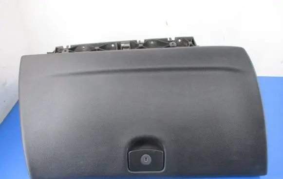 Peugeot 407 Glove box