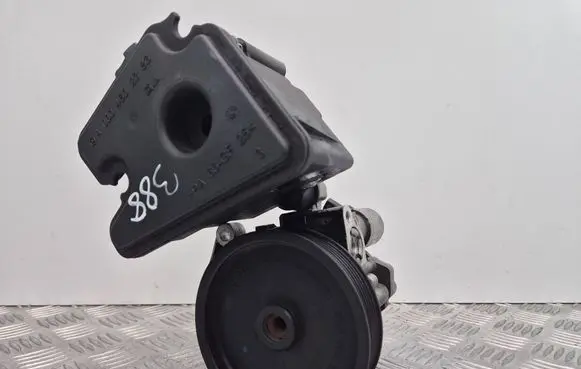 Mercedes-Benz E W212 Power steering pump 0064664401