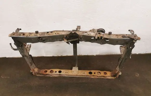 Toyota Avensis T270 Radiator support slam panel