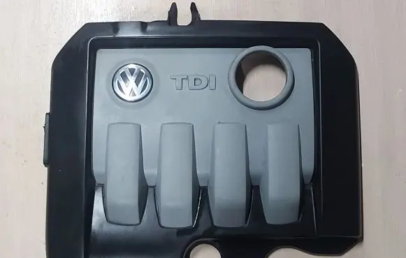 Volkswagen PASSAT B6 Engine cover (trim) 03G103925BJ 03G103925BR