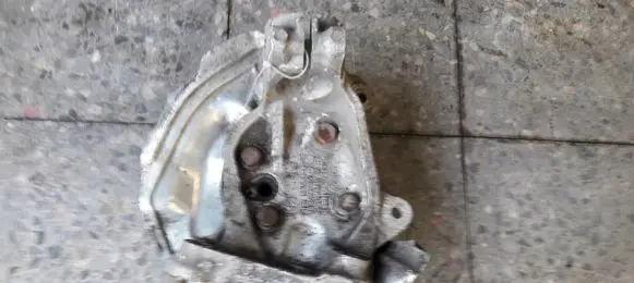 BMW X3 E83 Front wheel hub spindle knuckle 31216764444