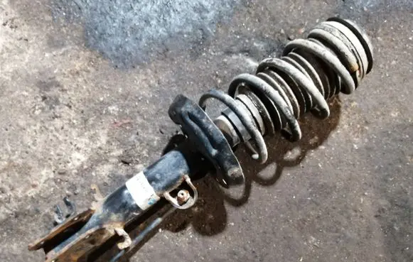 Fiat 500L Front shock absorber with coil spring