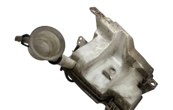 Ford Focus Windshield washer fluid reservoir/tank BV6117B613a