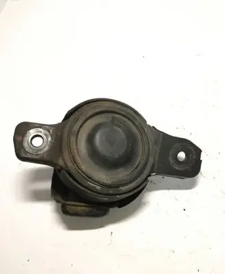 Subaru XV I Engine mount bracket