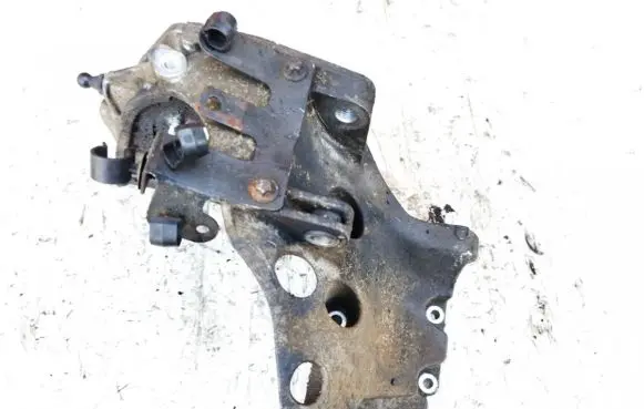 Opel Astra H Engine mounting bracket 55187918