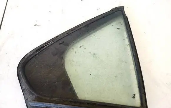 Rear vent window glass