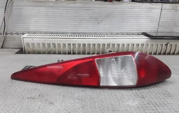 Ford Mondeo Mk III Rear/tail lights 1S7113404C