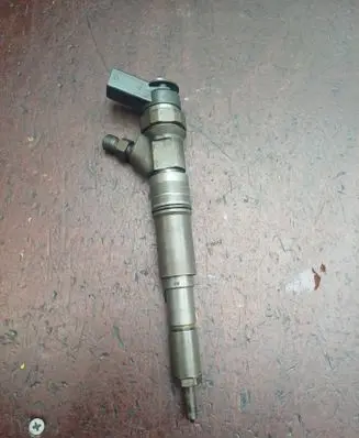 BMW 7 E65 E66 Fuel injector 7789661