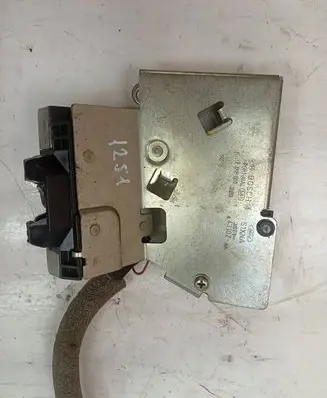 Ford Mondeo Mk III Tailgate lock latch 3S71-43102-AA