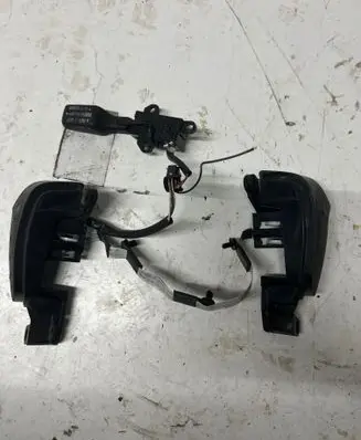 Toyota Avensis T250 Steering wheel buttons/switches 75B070