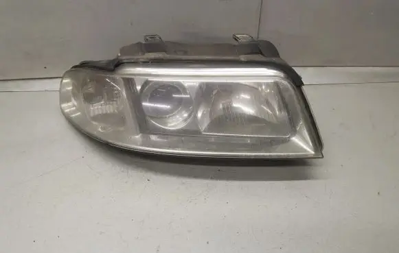 Audi A4 S4 B5 8D Headlight/headlamp 8D0941004AK