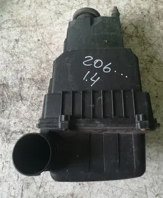 Peugeot 206 Air filter box 9628426980