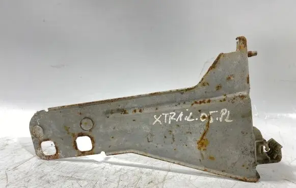 Nissan X-Trail T30 Headlight/headlamp mounting bracket 62216