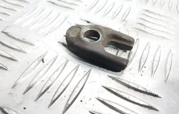 Renault Clio II Fuel Injector clamp holder