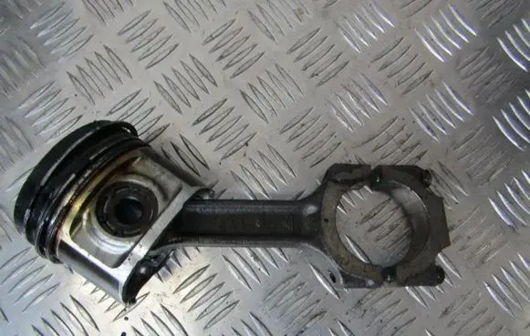 Fiat Doblo Piston with connecting rod
