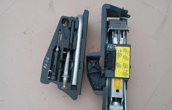Audi A6 S6 C6 4F Lift Jack 8E0010175A