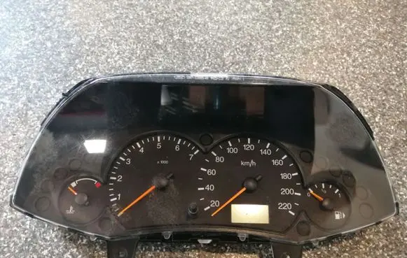 Ford Focus Speedometer (instrument cluster) 98AP10841BC