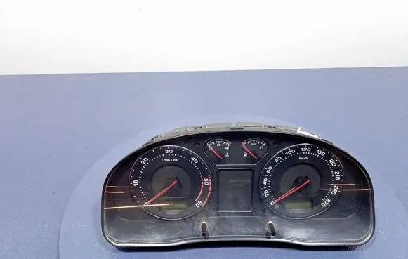 Skoda Superb B5 (3U) Speedometer (instrument cluster) 3U0920811A