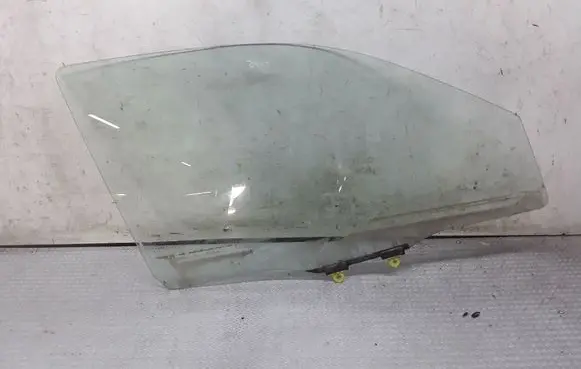 Mitsubishi Outlander Front door window glass four-door
