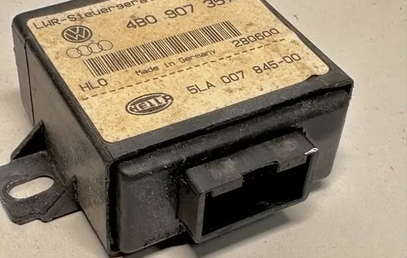 Audi A6 S6 C5 4B Light module LCM 4B0907357 280600 5LA00784500